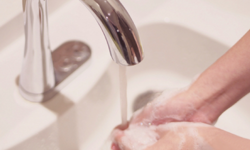 【ハンドケアコラム】 手が乾燥する人、しない人。いつもの手洗いに違いが！？（2019/10/23 更新）