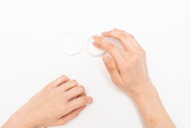 爪の乾燥の原因 ケア方法から手指のケア方法まで解説 ネイルサロンならfastnail ファストネイル 最新ネイルデザインが豊富