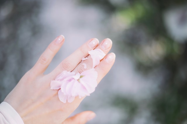 爪の血色が悪い人は要注意 血行不良で爪がペラペラに ネイルサロンならfastnail ファストネイル