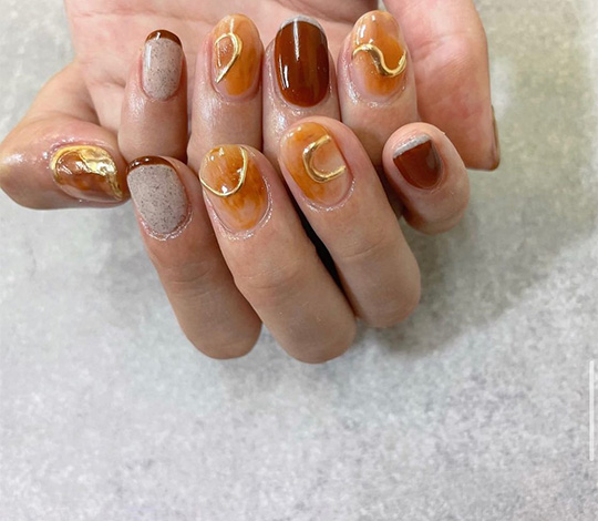 ニュアンスネイル×うねうねのデザイン