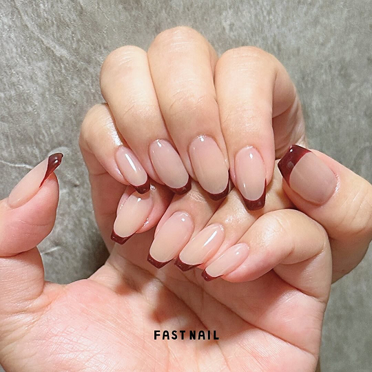 ボルドーのフレンチネイル