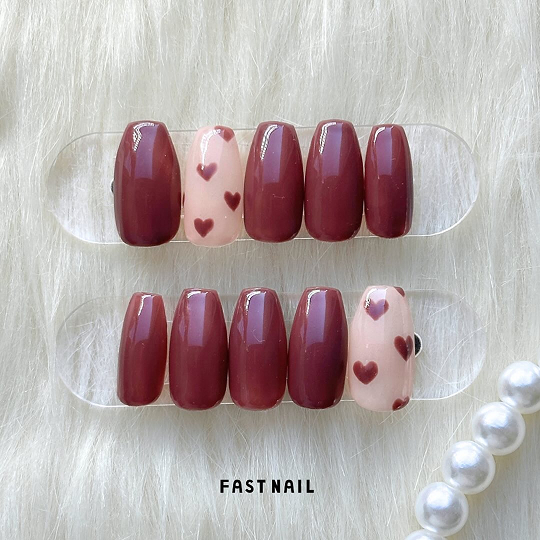ボルドーのハートネイル