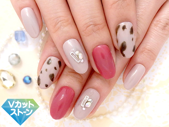 ブラウンのアニマル柄で落ち着いた可愛さのデザイン