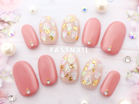 金箔を使ったピンクネイル