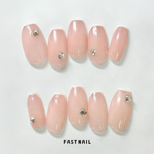 上品なピンクのネイル