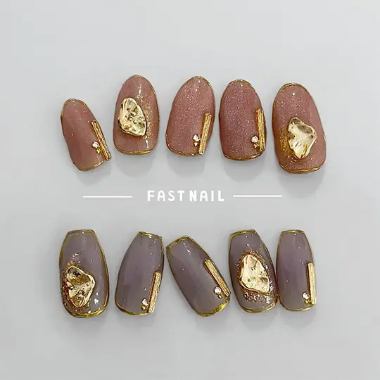 くすみカラーのニュアンスネイル