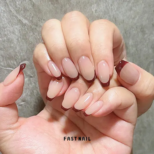 ボルドーのフレンチネイル