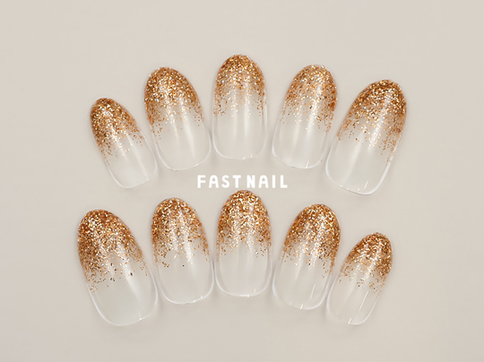 ゴールドのグラデーションネイル