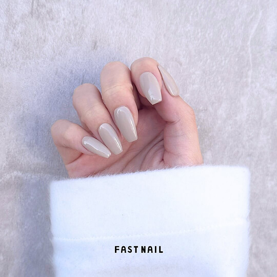 ナチュラルなカラーの入学式ネイル