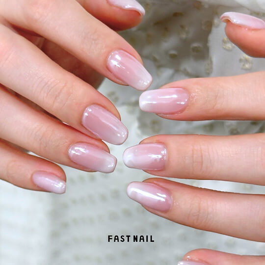 シンプルで控えめな入学式ネイルのデザイン