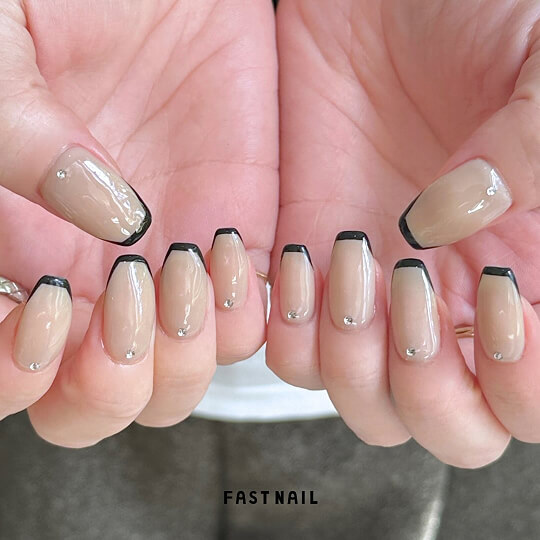 服装との相性を意識した入学式ネイルのデザイン