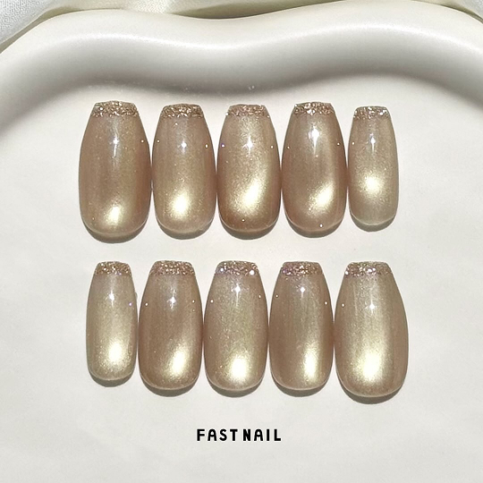 マグネット×グレージュネイル